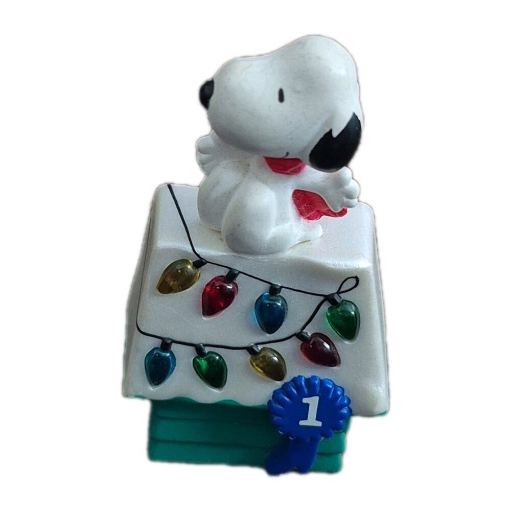 Vintage 1966 Peanuts Snoopy #1 Blue Ribbon 1st Prize Light-up Christmas Pin Rare